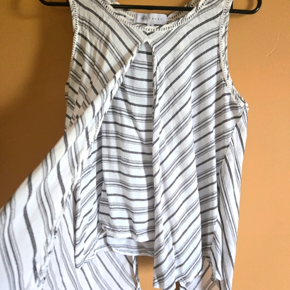 Fever Open Flap Sleeveless Top, PTP=19"